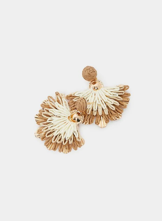 ستايلي أقراط صغيرة بتصميم مروحة من الرافيا